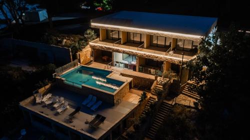 an overhead view of a house with a swimming pool at Suites Castello in Bar