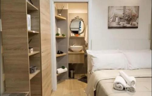 Ένα ή περισσότερα κρεβάτια σε δωμάτιο στο House Mezzocannone