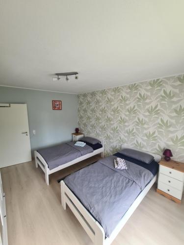 Postel nebo postele na pokoji v ubytování Comfortable Home