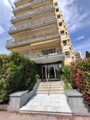 O edifício onde o apartamento está situado