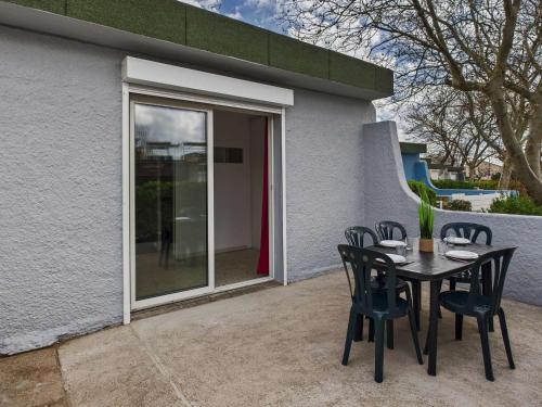 Photo de la galerie de l'établissement Appartement 3 pièces climatisé avec terrasse et parking privé à Marseillan - FR-1-326-813, à Marseillan