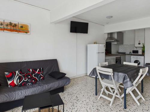 Photo de la galerie de l'établissement Appartement 3 pièces climatisé avec terrasse et parking privé à Marseillan - FR-1-326-813, à Marseillan
