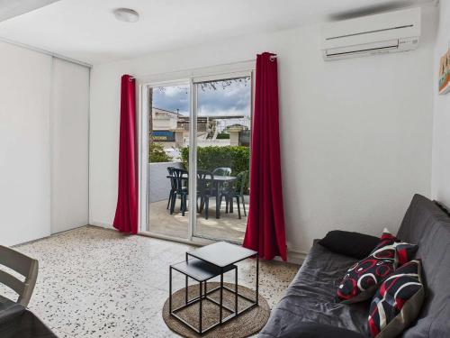 Photo de la galerie de l'établissement Appartement 3 pièces climatisé avec terrasse et parking privé à Marseillan - FR-1-326-813, à Marseillan