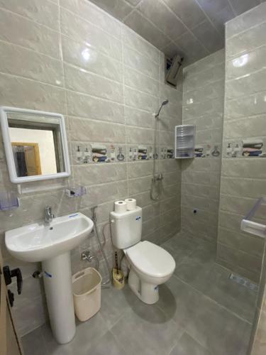 Ένα μπάνιο στο Résidence Mayssa 1 et Mayssa 2 boujdour appartements meublés