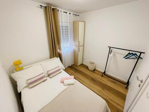 Modern apartment near Trogir center, free parking