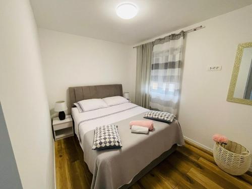 Modern apartment near Trogir center, free parking