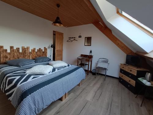 Postel nebo postele na pokoji v ubytování Au pied de la colline