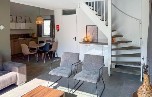 Χώρος καθιστικού στο 3 Bedroom Stunning Home In Hoeven