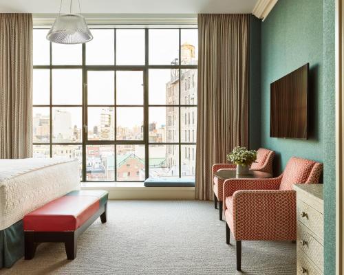 Televisyen dan/atau pusat hiburan di Crosby Street Hotel