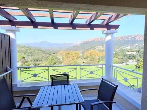 Heart of Holiday Village, near beach, WIFI, Parking, linen & clea ning included