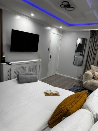 Μια τηλεόραση ή/και κέντρο ψυχαγωγίας στο Paramount Luxe Loft- 3 bedrooms, 4 beds cosy home
