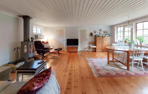 Gorgeous Home In Ullared With Saunaにあるシーティングエリア