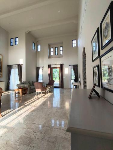 Χώρος καθιστικού στο The Ozone Khao Yai Pool Villa