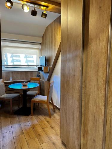 a dining room with a table and chairs at Konaci Kopaonik 28 in Kopaonik