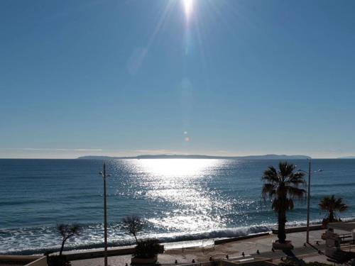 Studio 4 personnes, face plage, parking, climatisation - Le Lavandou - FR-1-803-22