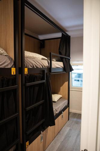 a room with two bunk beds in a room at Onefam Paralelo in Barcelona
