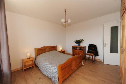 Cama o camas de una habitación en Les Balcons du Chasseral, Maîche, gîte 15 couchages