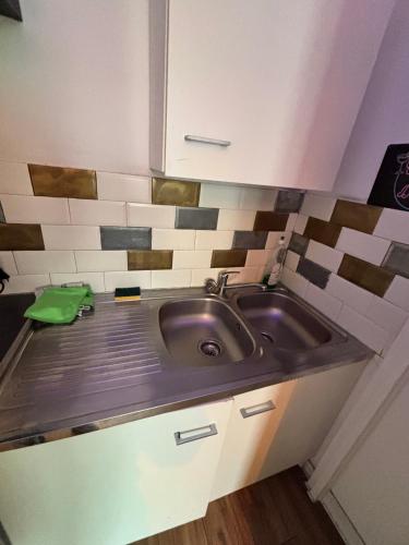 Kuchyňa alebo kuchynka v ubytovaní Le gite "Manhattan studio" Besançon proche centre commerce