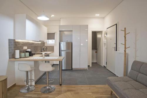 Kuchyň nebo kuchyňský kout v ubytování Porto 118 New Reno Piraeus St near Marina Zeas, AC