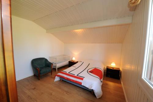 Cama o camas de una habitación en Les Balcons du Chasseral, Maîche, gîte 15 couchages