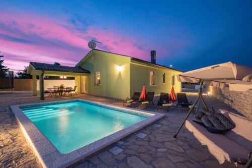 Villa Nora, a private villa with pool minutes from the beach