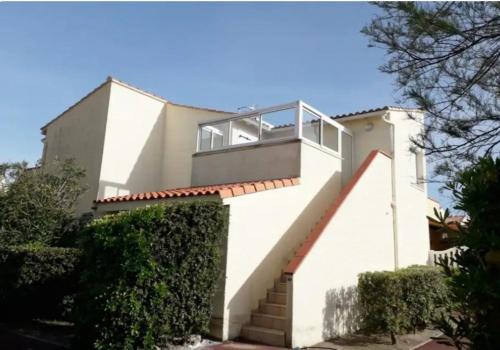 Το κτήριο όπου στεγάζεται  το διαμέρισμα