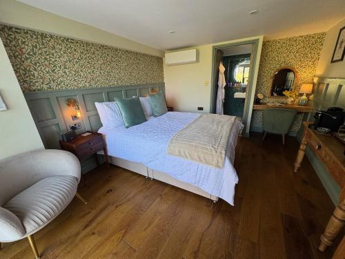 Ένα ή περισσότερα κρεβάτια σε δωμάτιο στο Room in the Nest