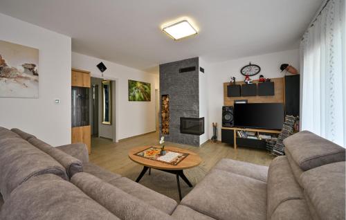 Χώρος καθιστικού στο Pet Friendly Home In Husinec With Sauna