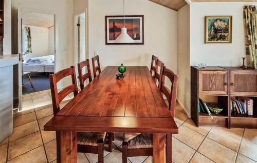 Χώρος καθιστικού στο Gorgeous Home In Henne With Kitchen