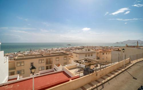 una vista del océano desde los tejados de los edificios en Cozy Apartment In Carboneras, en Carboneras