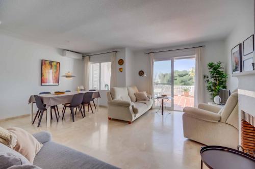 128 - Beautiful Townhouse with Pool, Benalmádena