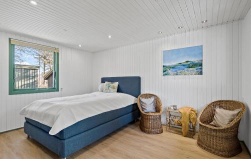Ένα ή περισσότερα κρεβάτια σε δωμάτιο στο 4 Bedroom Stunning Home In Ringkøbing