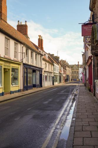 an empty street in a town with buildings at NEW The Old Smokehouse Central, Bohemian Room in Berwick-Upon-Tweed