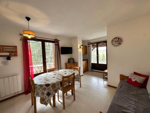 Charmant T2 cabine à Villard-de-Lans avec balcon, cuisine équipée et proche des montagnes - FR-1-515-36