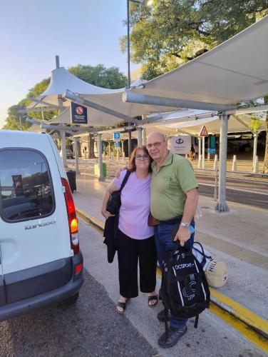 a man and woman posing for a picture at a gas station at Escala Ezeiza - Departamento Familiar amplio con cochera in Luis Guillón