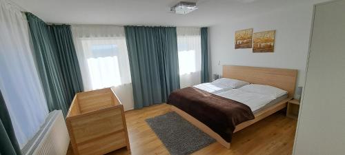 Postel nebo postele na pokoji v ubytování Ferienwohnung Wallersee