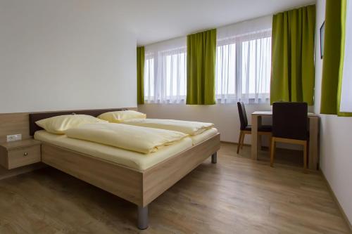 Postel nebo postele na pokoji v ubytování Weingut - Gästezimmer Resch Ludwig vlg. Powoden