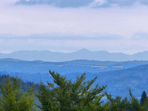 a view of a valley with mountains in the distance at Ubytování Zaolší in Vendryně