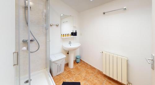 Ένα μπάνιο στο L'Abbaye 170m2 Alès 12 Couchages