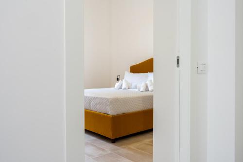 a bedroom with a bed with white sheets at Il Giardino del Tempio in Agrigento