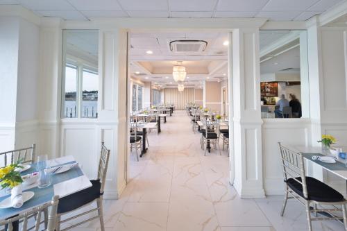 Restaurace v ubytování Oyster Point Hotel