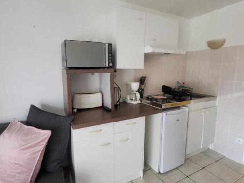 Dapur atau dapur kecil di Studios Les Iris
