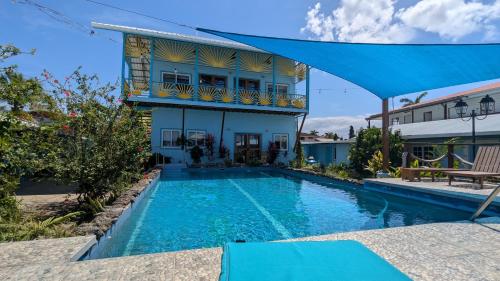 Bazén v ubytování Pachamama Bay Club nebo v jeho okolí