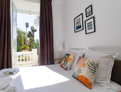 Ένα ή περισσότερα κρεβάτια σε δωμάτιο στο L'Orient Palace Apartments