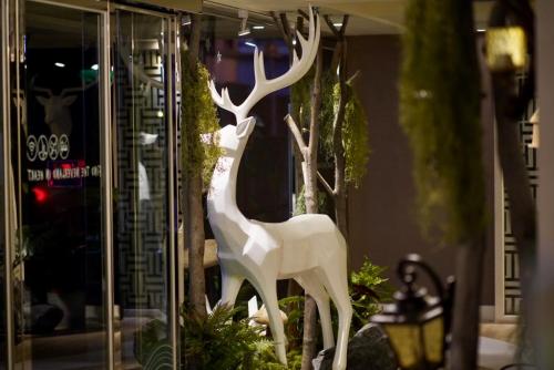 a white statue of a deer in a store window at Finders Hotel Hualien Wen Hua in Hualien City