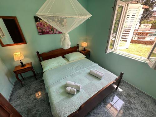 Giường trong phòng chung tại Croatia holidays with pool & sauna, near sandy beach - Rab Villa Agata