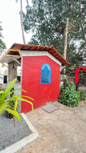 El edificio en el que está la casa de huéspedes