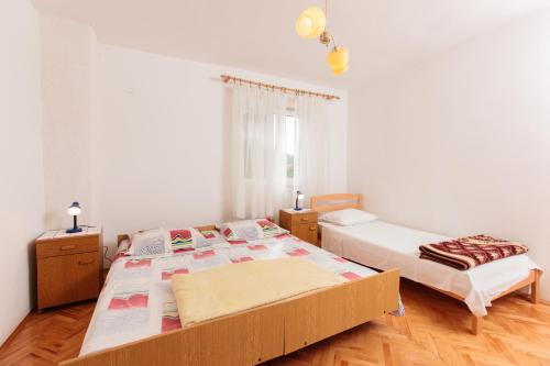 Postel nebo postele na pokoji v ubytování Apartments Marija 1921