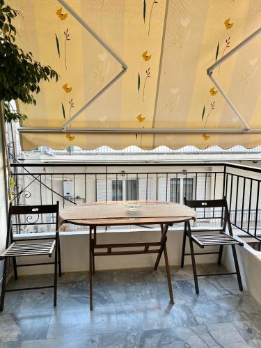 Mamour Apartments, Near Tram & 8' to Beach, Queen Bed Comfort