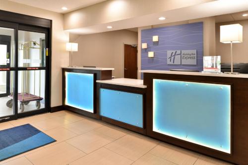 Gambar di galeri bagi Holiday Inn Express Hotel & Suites Cincinnati-Blue Ash by IHG di Blue Ash